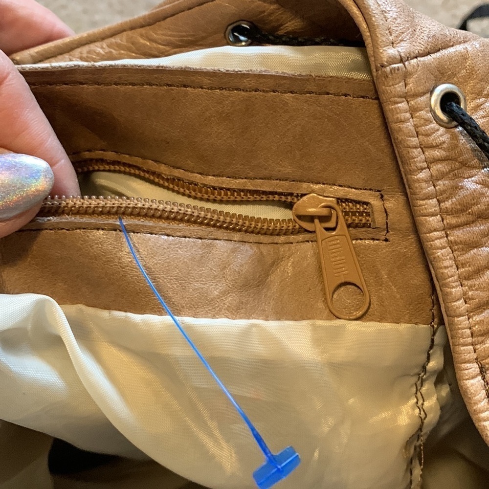 VTG Tan Leather Backpack Adjustable Strap Snap Western Boho Unisex Convertible - Picture 5 of 16